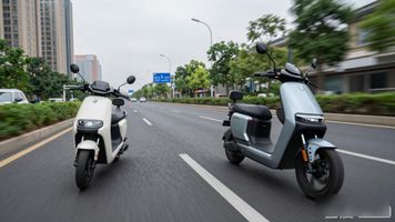 石墨烯比锂电池贵多少__石墨烯锂电池对比