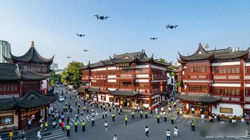 一边是游人如织,一边是笔尖沙沙,黄浦警方用“智慧+温度”通关小长假大考_一边是游人如织,一边是笔尖沙沙,黄浦警方用“智慧+温度”通关小长假大考_